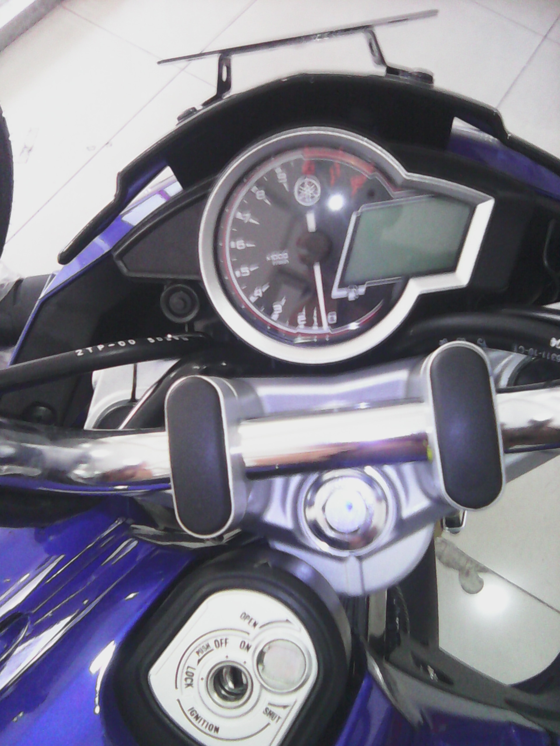 Melihat Lebih Dekat New Vixion Advance 2015 Livery MotoGP